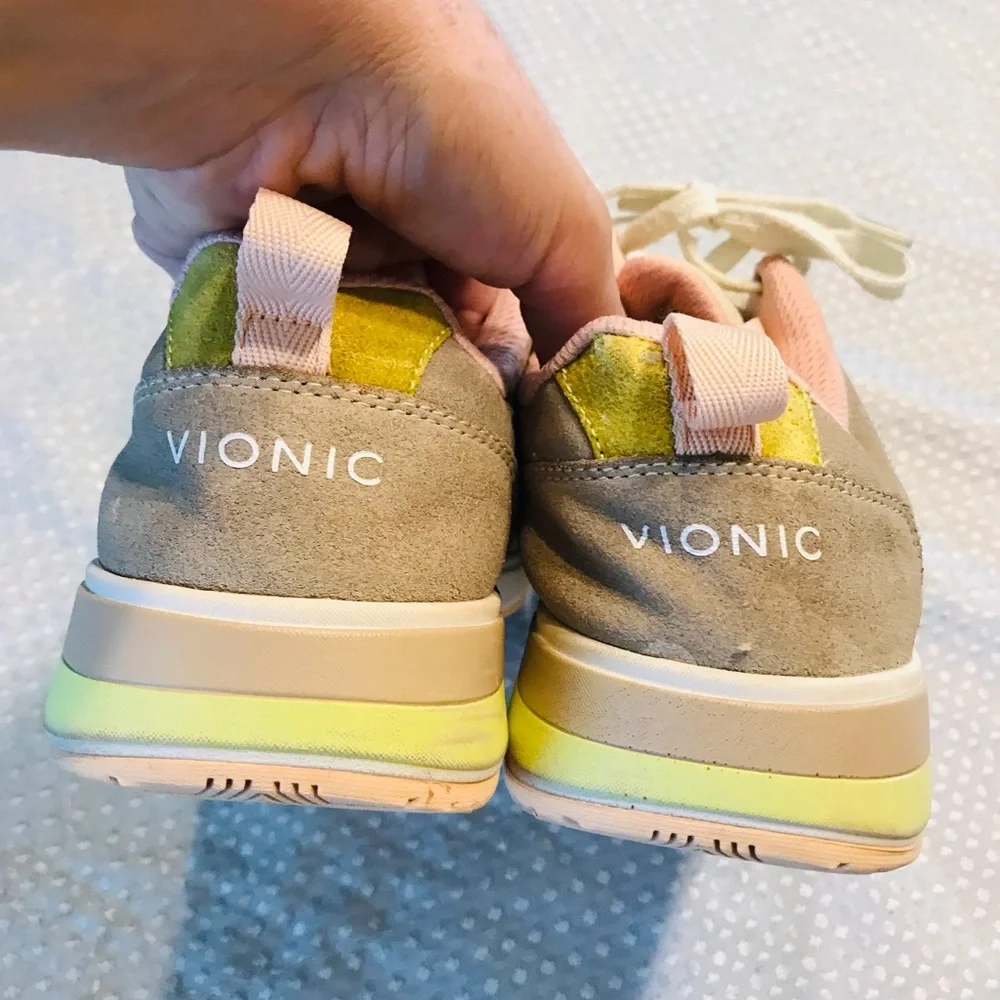 Vionic‎ sneakers